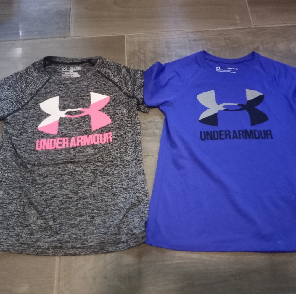 Youth size small under Armour shirts lot
